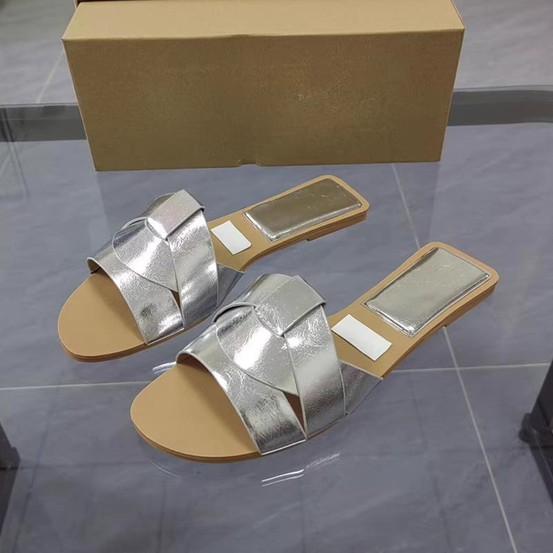 Wholesale Lightweight flat slippers for women summer outdoor round toe open toe beach sandals